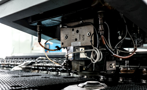 磨床老司機看火花就知道鋼材種類，怎么做到的？