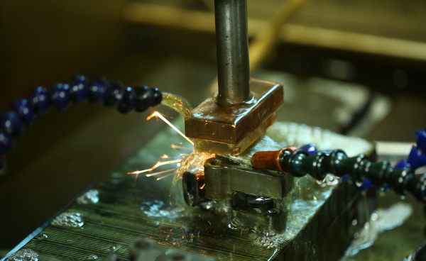 識別靠譜的精密零件機加工廠家